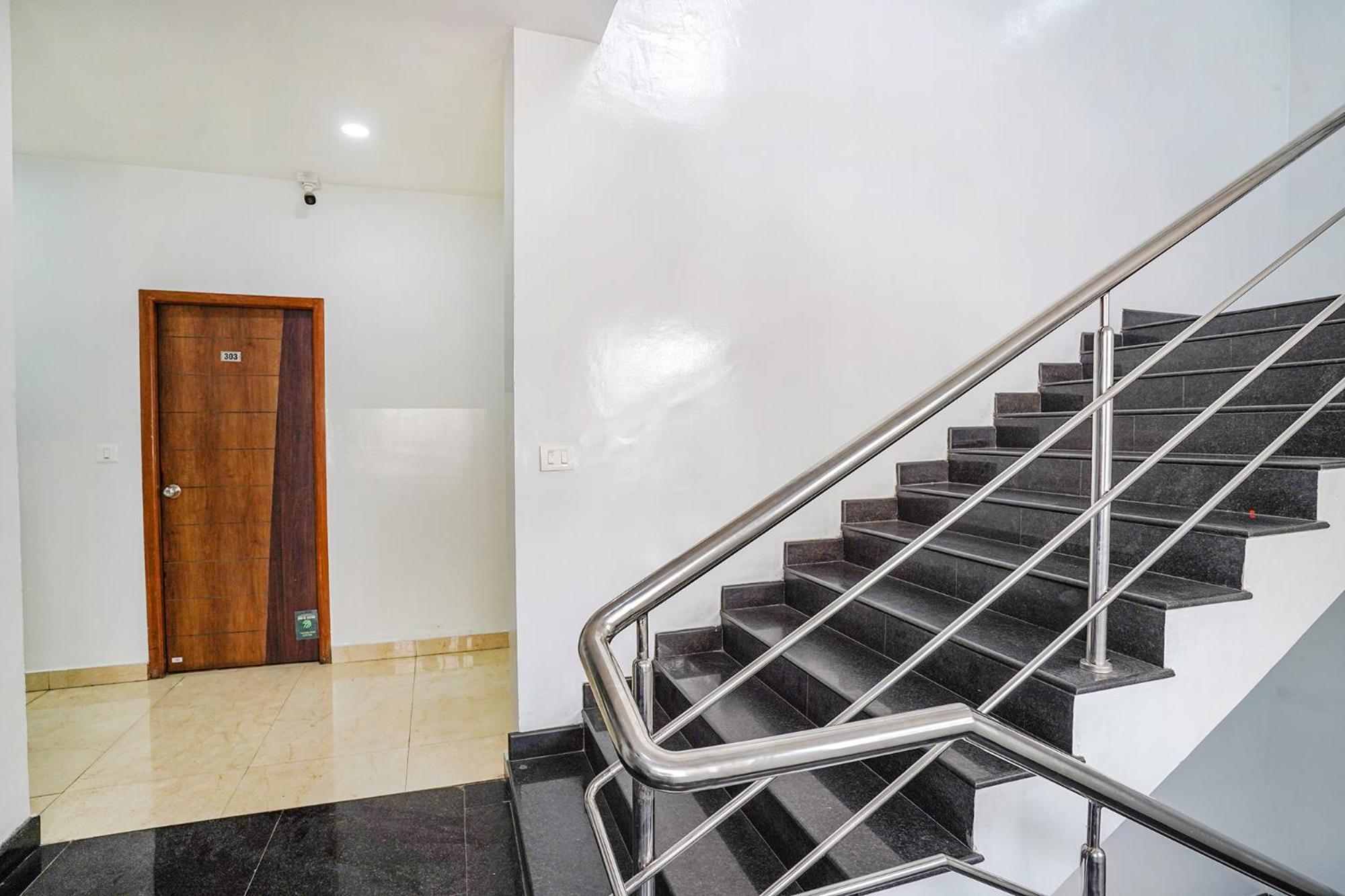 Fabhotel Rlv Green Palace - Nr Kengeri Satellite Town 벵갈루루 외부 사진