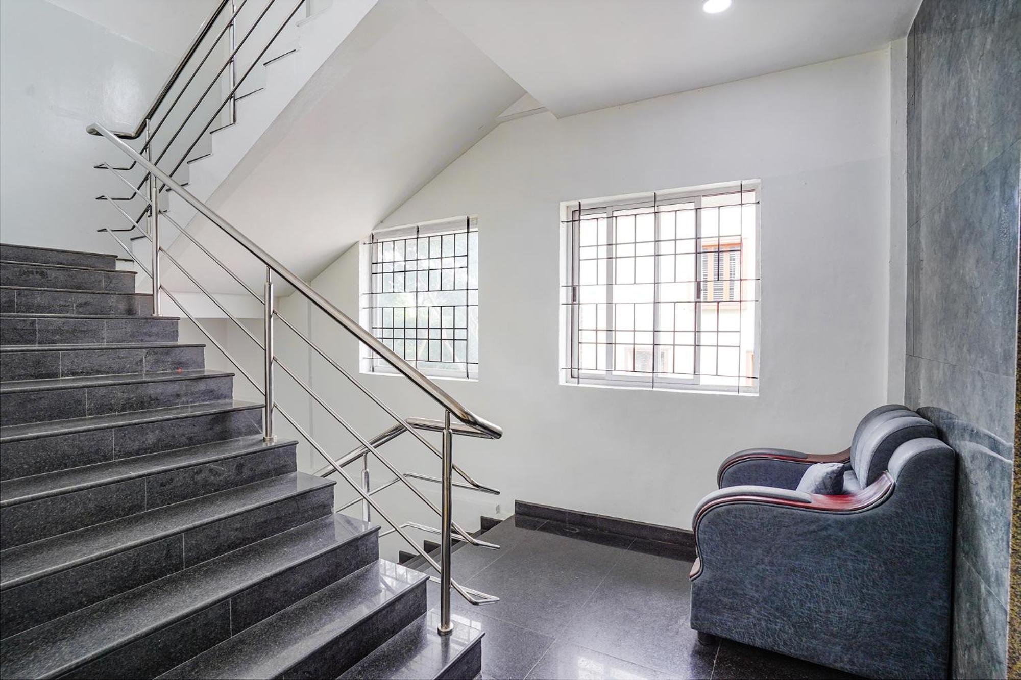 Fabhotel Rlv Green Palace - Nr Kengeri Satellite Town 벵갈루루 외부 사진