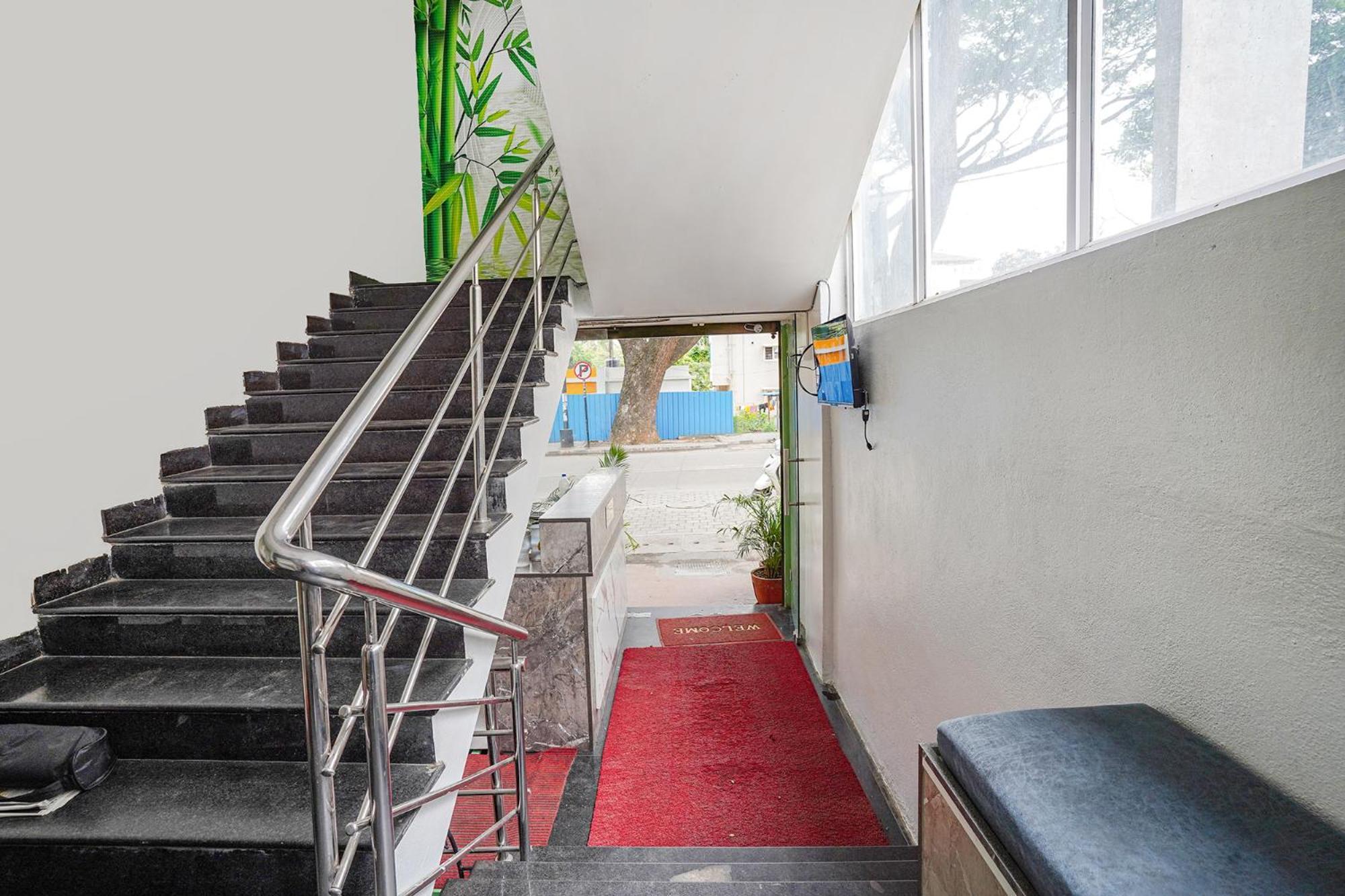 Fabhotel Rlv Green Palace - Nr Kengeri Satellite Town 벵갈루루 외부 사진
