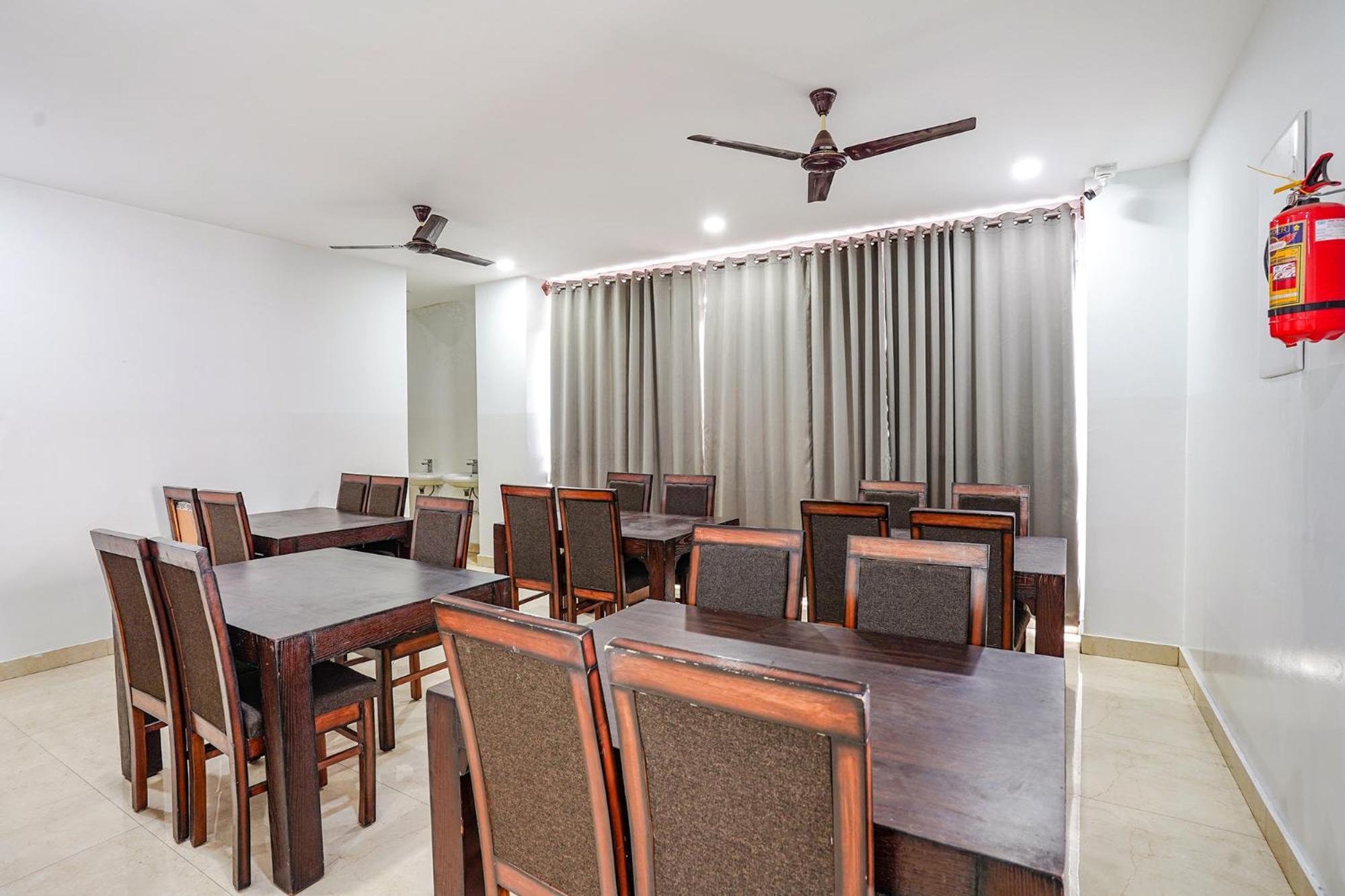 Fabhotel Rlv Green Palace - Nr Kengeri Satellite Town 벵갈루루 외부 사진