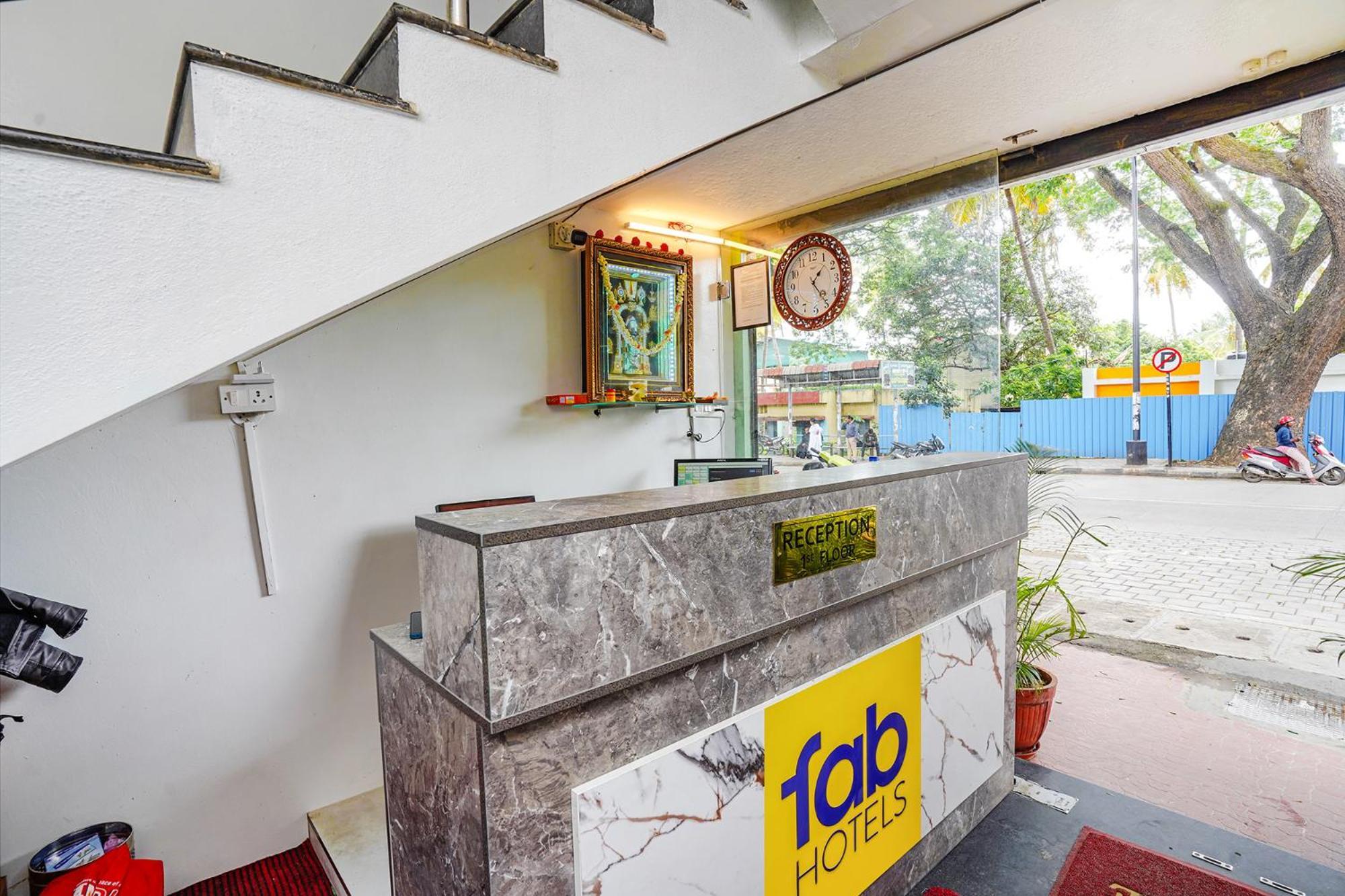 Fabhotel Rlv Green Palace - Nr Kengeri Satellite Town 벵갈루루 외부 사진