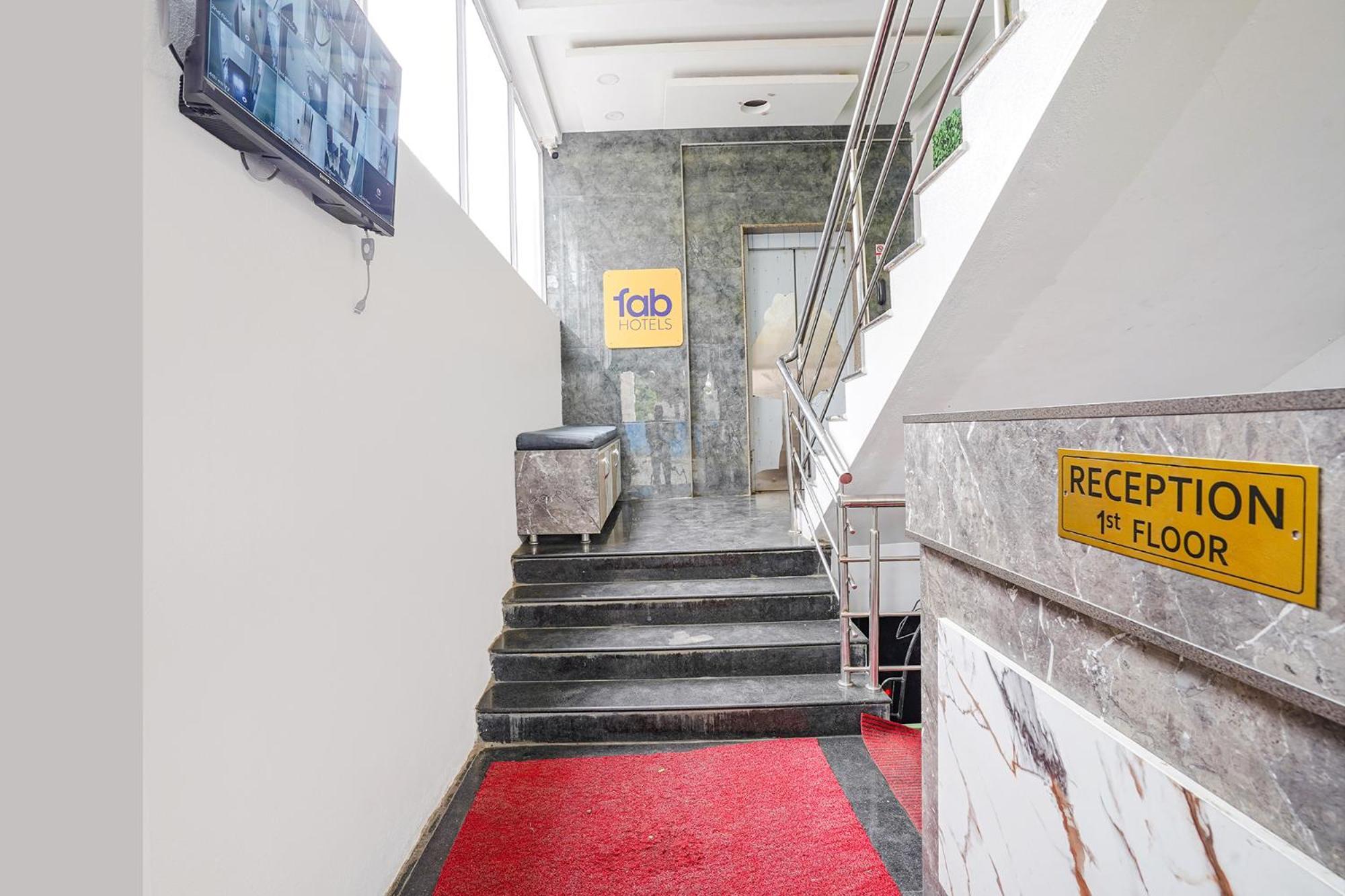 Fabhotel Rlv Green Palace - Nr Kengeri Satellite Town 벵갈루루 외부 사진
